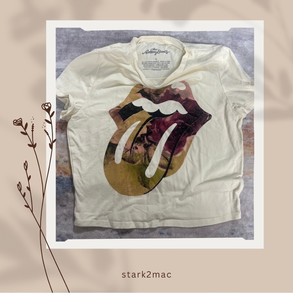 (048)The Rolling Stones Cream Tee with Multicolor Tongue Graphic